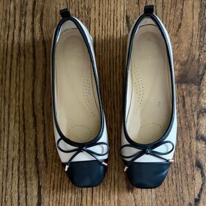 Clarks Two-Tone Black and Cream Bow Ballet Flats